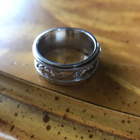 Sterling Silver Elephant Ring Size 8 - Picture 2 of 6